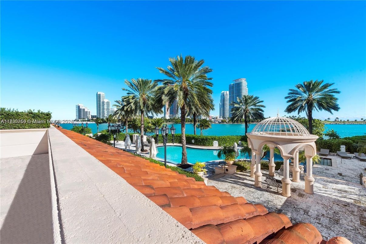 Exterior, Pool, Water