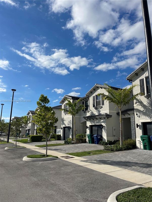 Exterior, Facade, Mediterranean