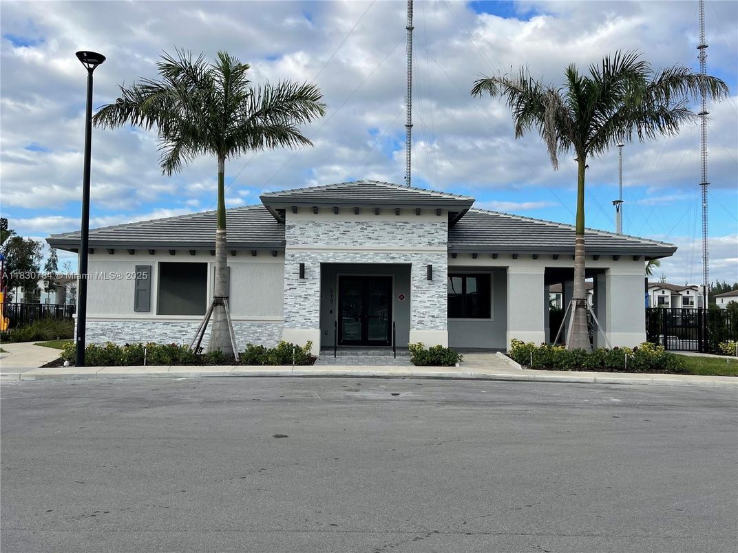 Exterior, Facade, Ranch