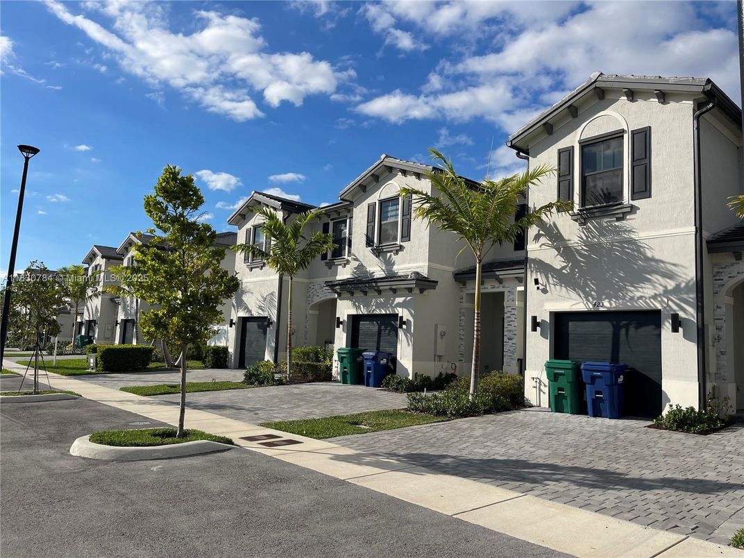 Exterior, Facade, Rowhouse