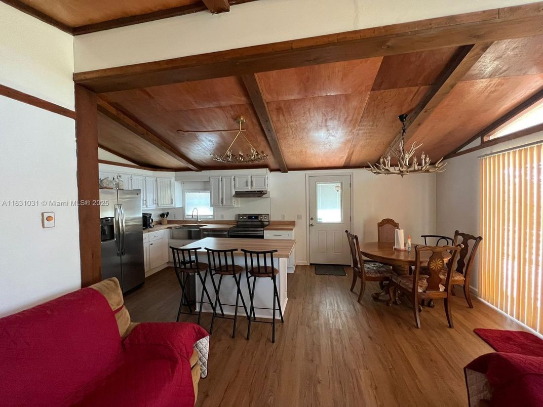 Chandelier, Dining room, Interior, Kitchen, Stainless Steel Appliances, Wooden Beams, Wooden Ceilings, Wood Texture Flooring