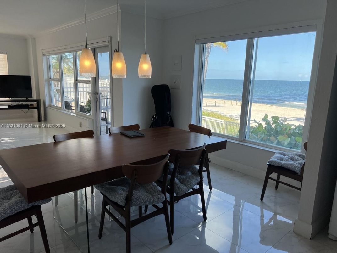 Dining room, Interior, Pendant Lights, Water