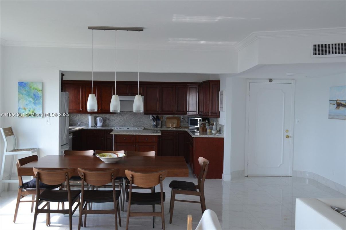 Dining room, Interior, Kitchen, Marble, Pendant Lights