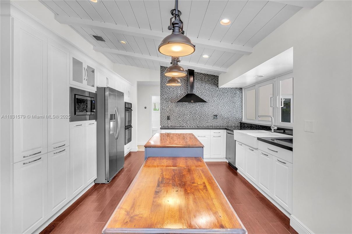 Interior, Kitchen, Pendant Lights, Recessed Lighting, Wood Texture Flooring