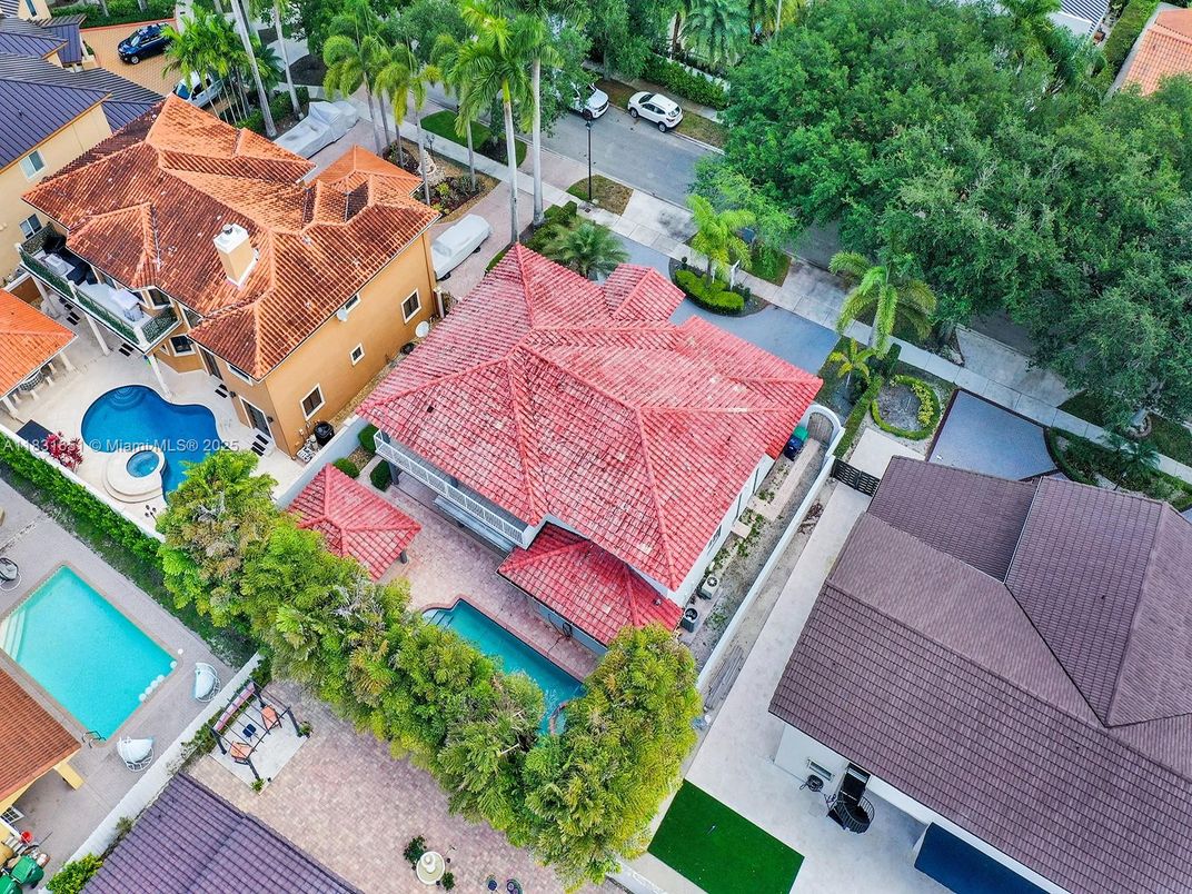 Exterior, Drone