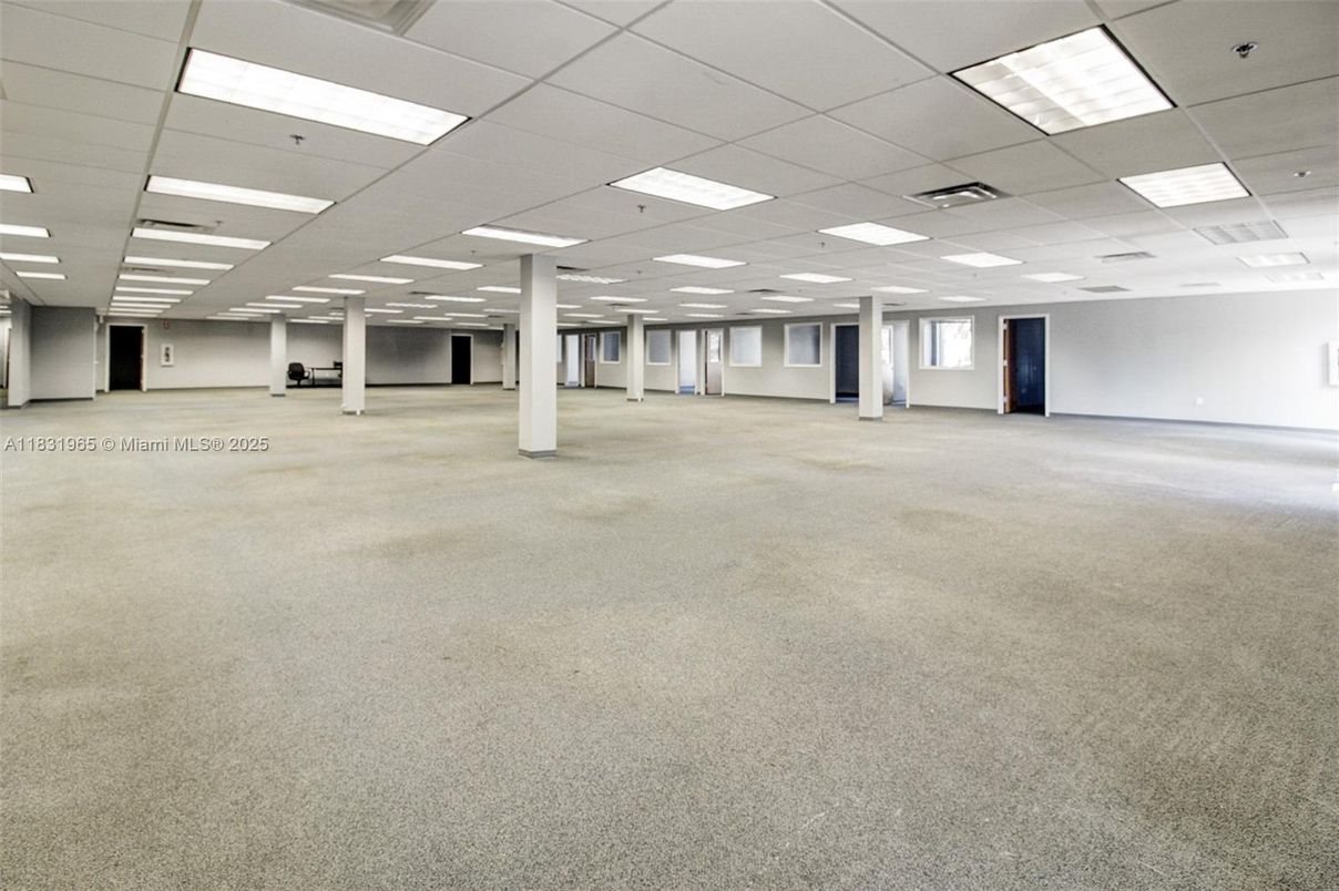 Empty room, Interior, Recessed Lighting