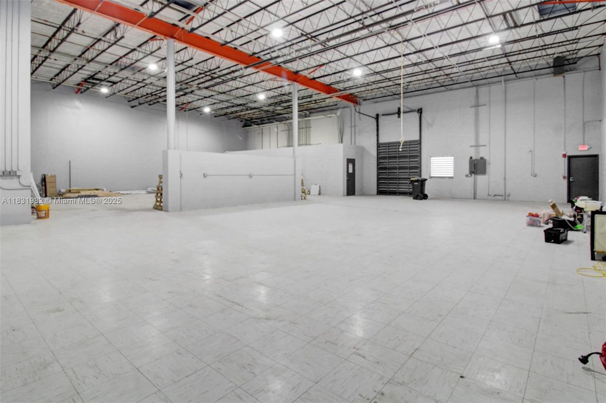 Empty room, Interior, Marble, Recessed Lighting