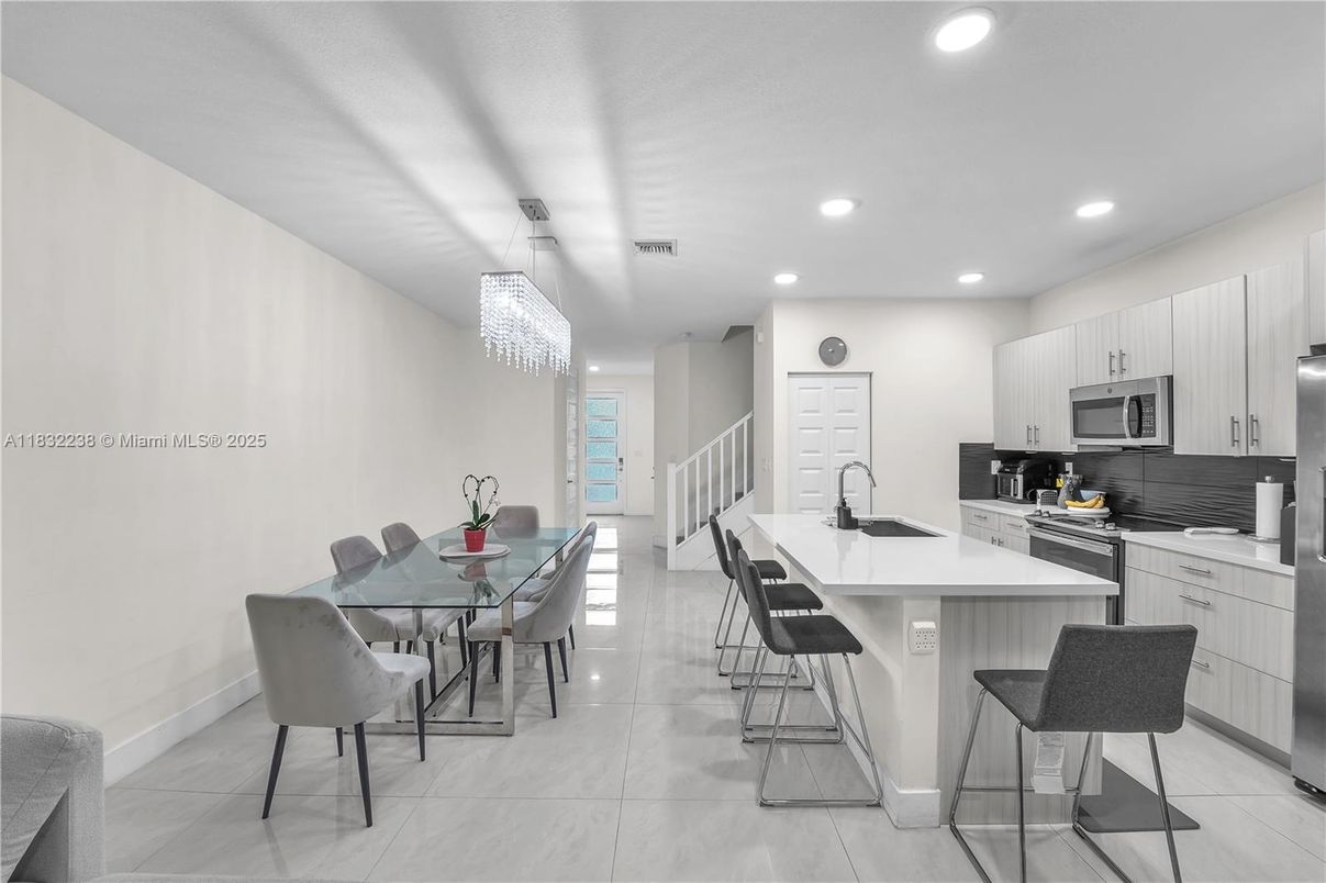 Chandelier, Dining room, Interior, Kitchen, Recessed Lighting, Stainless Steel Appliances