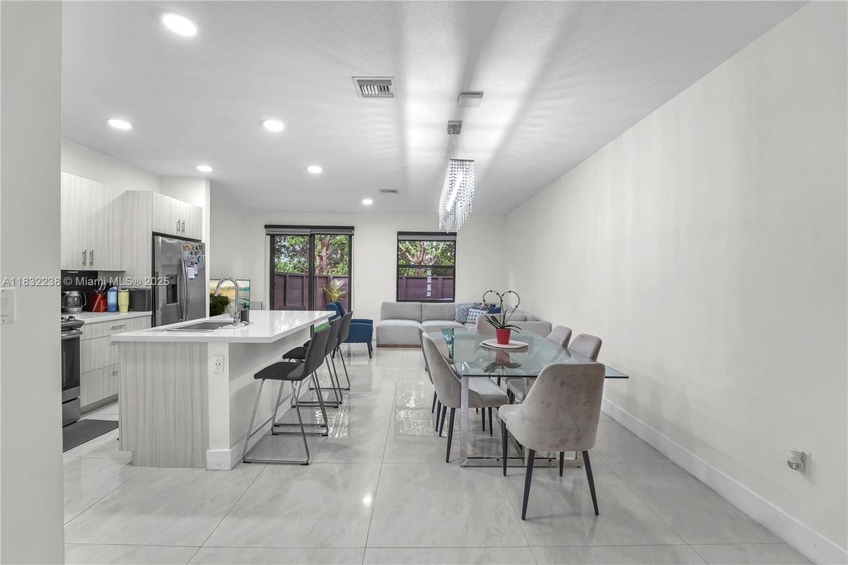 Chandelier, Dining room, Interior, Kitchen, Recessed Lighting, Stainless Steel Appliances