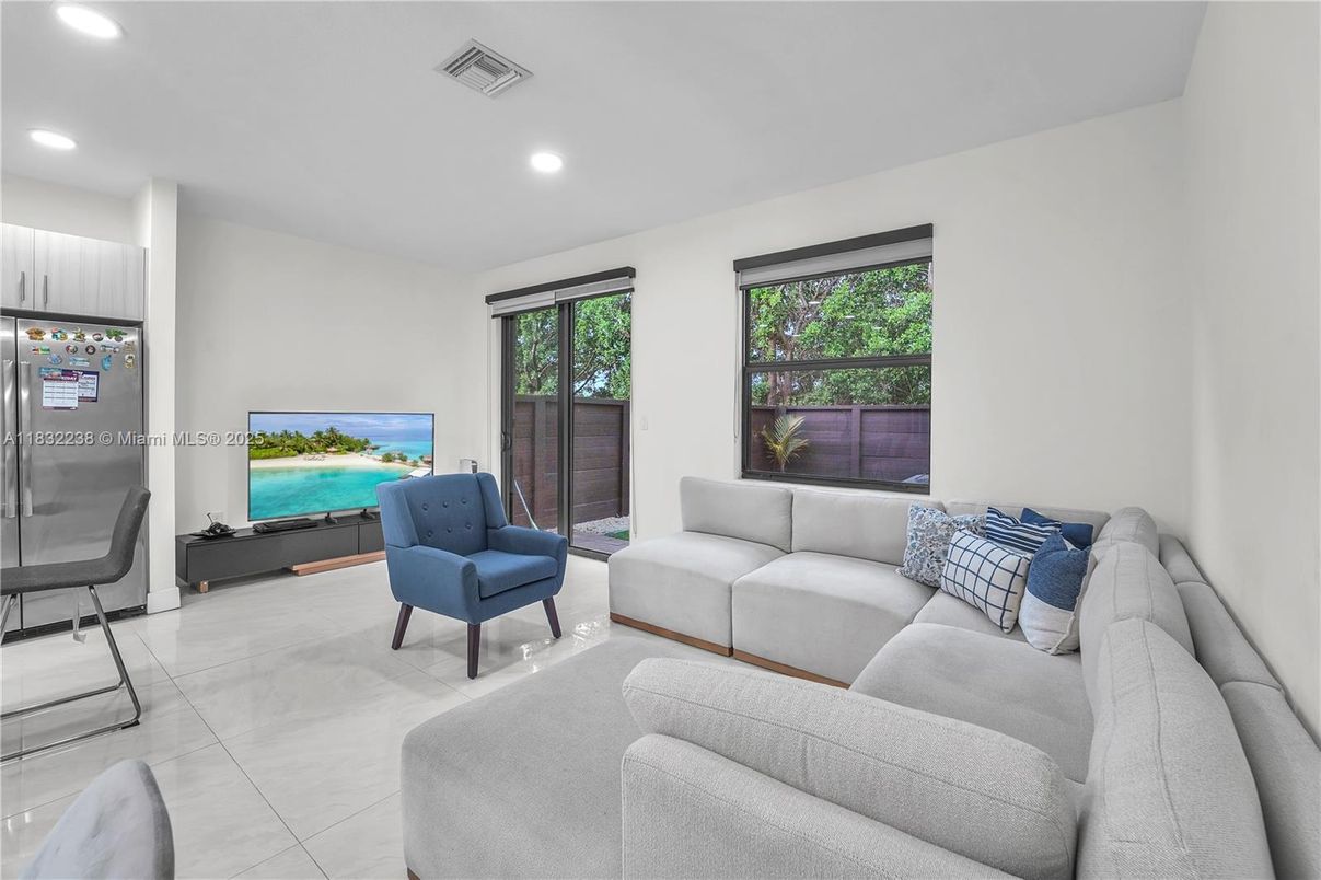 Interior, Living room, Recessed Lighting, Water