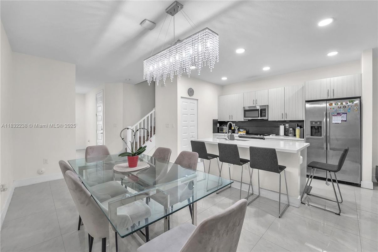 Chandelier, Dining room, Interior, Kitchen, Recessed Lighting, Stainless Steel Appliances