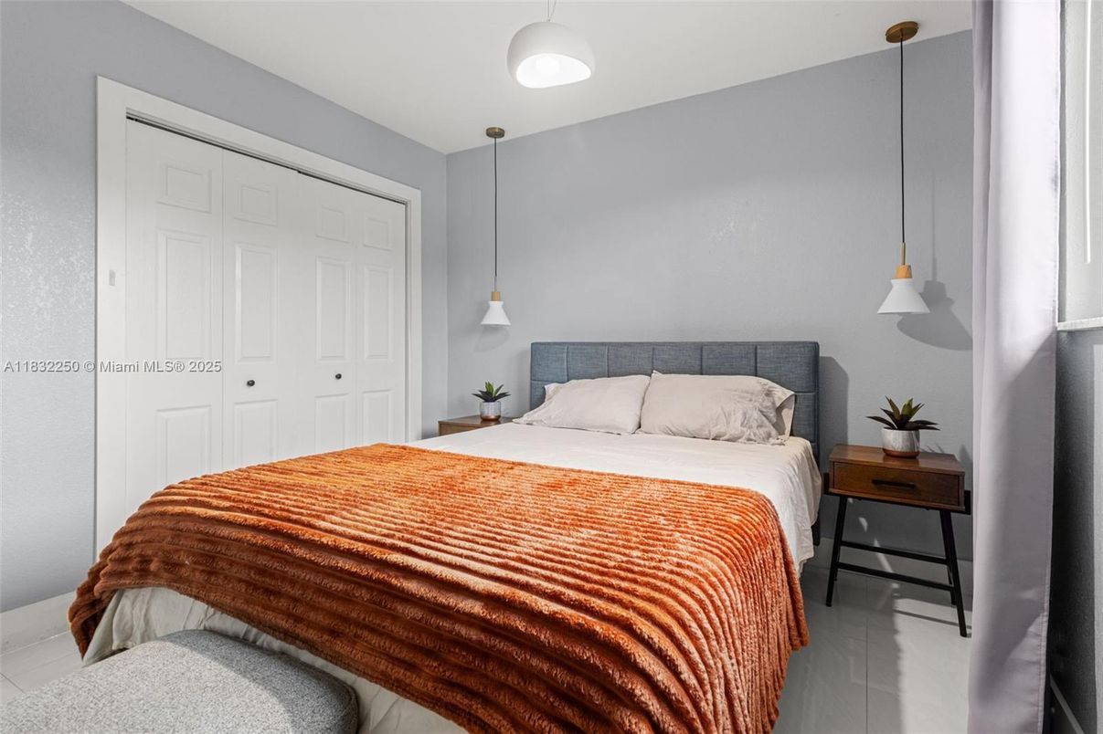 Bedroom, Interior, Pendant Lights