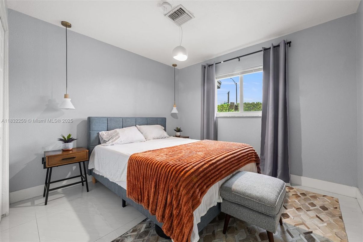 Bedroom, Interior, Pendant Lights