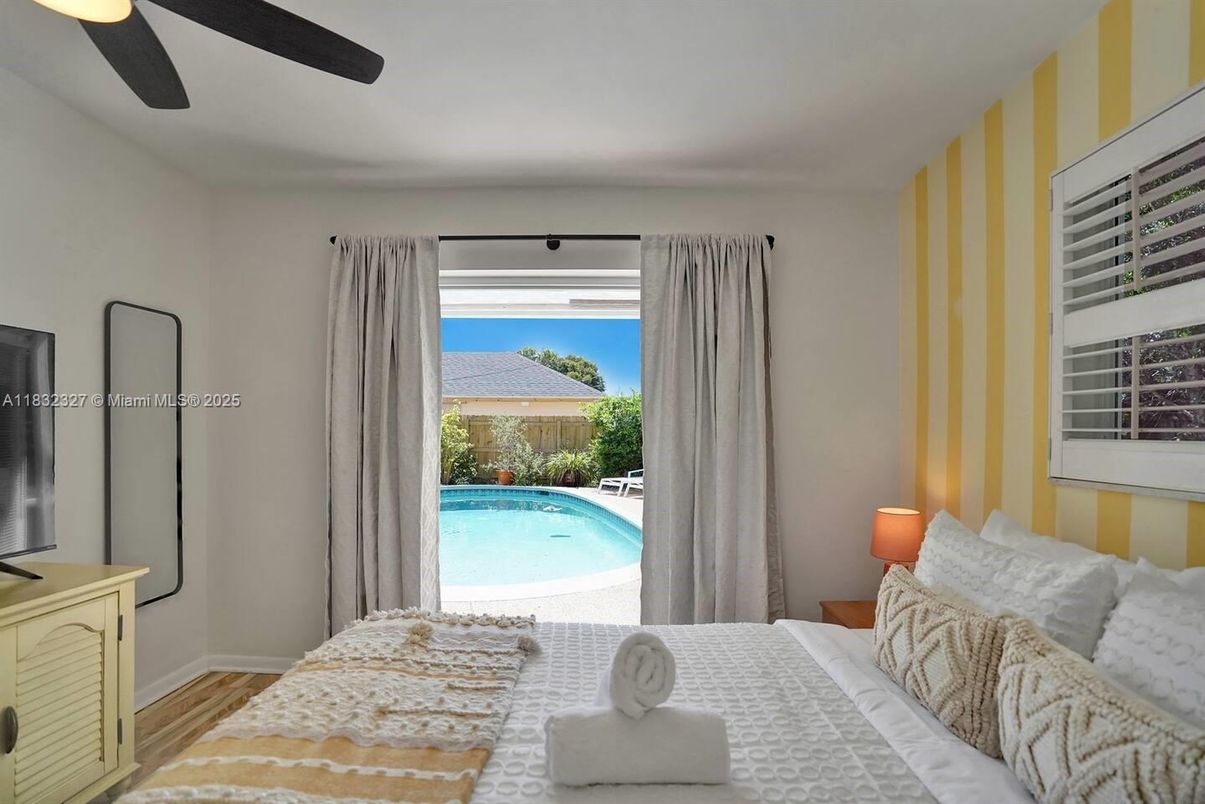Bedroom, Interior, Pool, Water