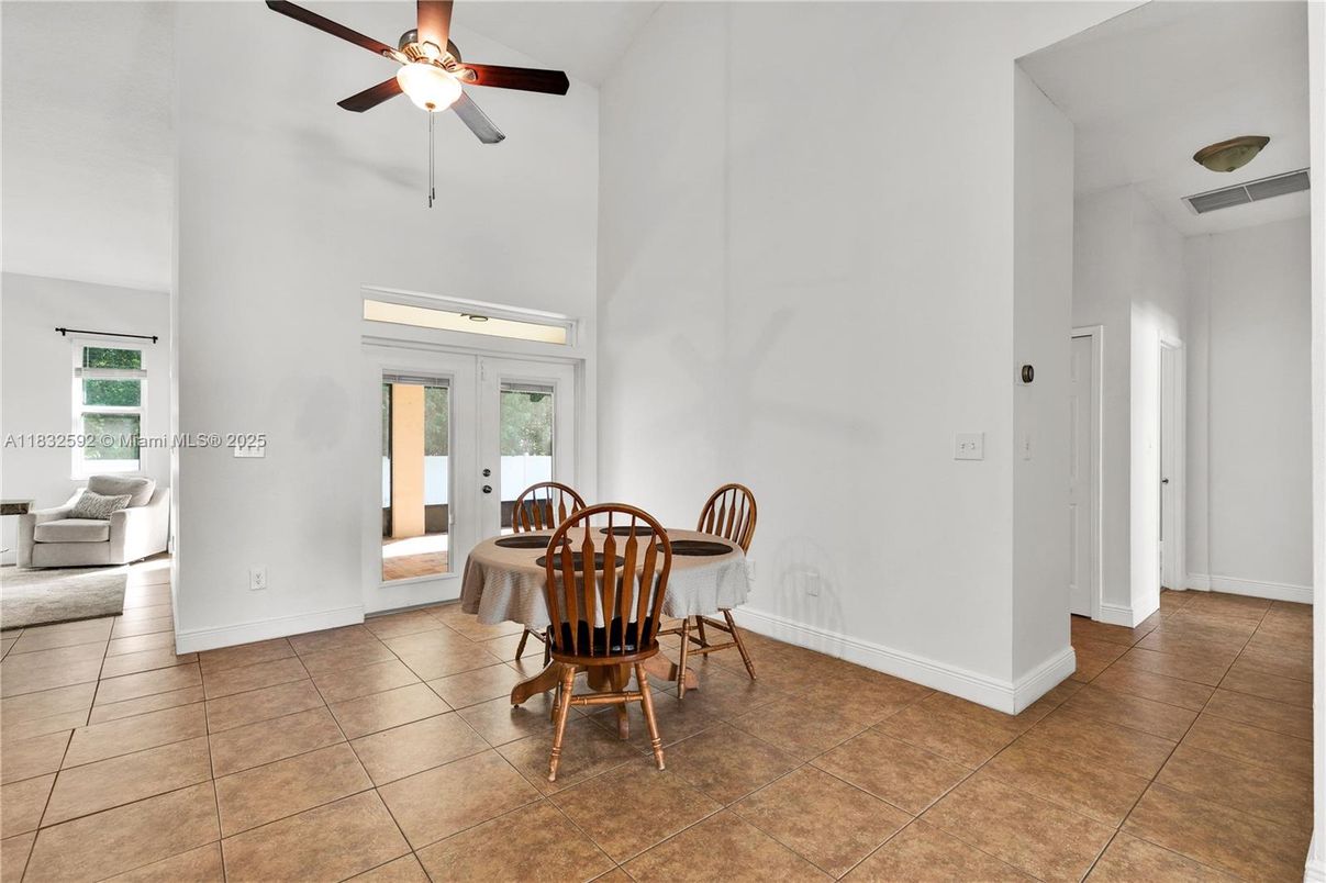 Dining room, Interior