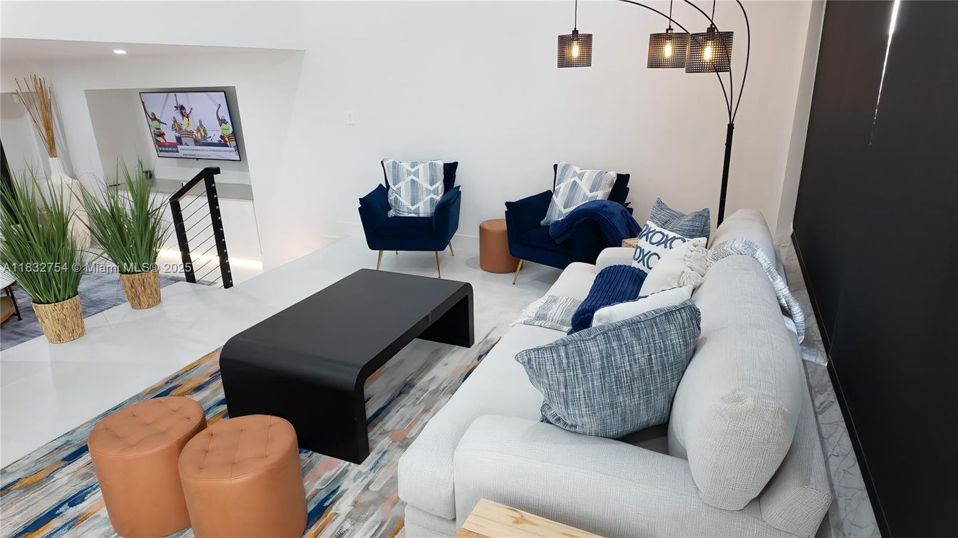 Interior, Living room, Pendant Lights, Recessed Lighting