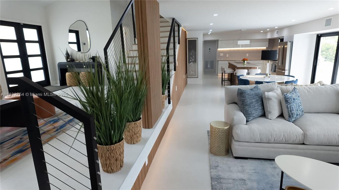 Interior, Kitchen, Living room, Pendant Lights, Recessed Lighting, Stainless Steel Appliances