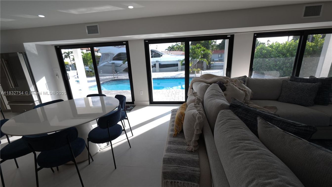 Dining room, Interior, Living room, Recessed Lighting