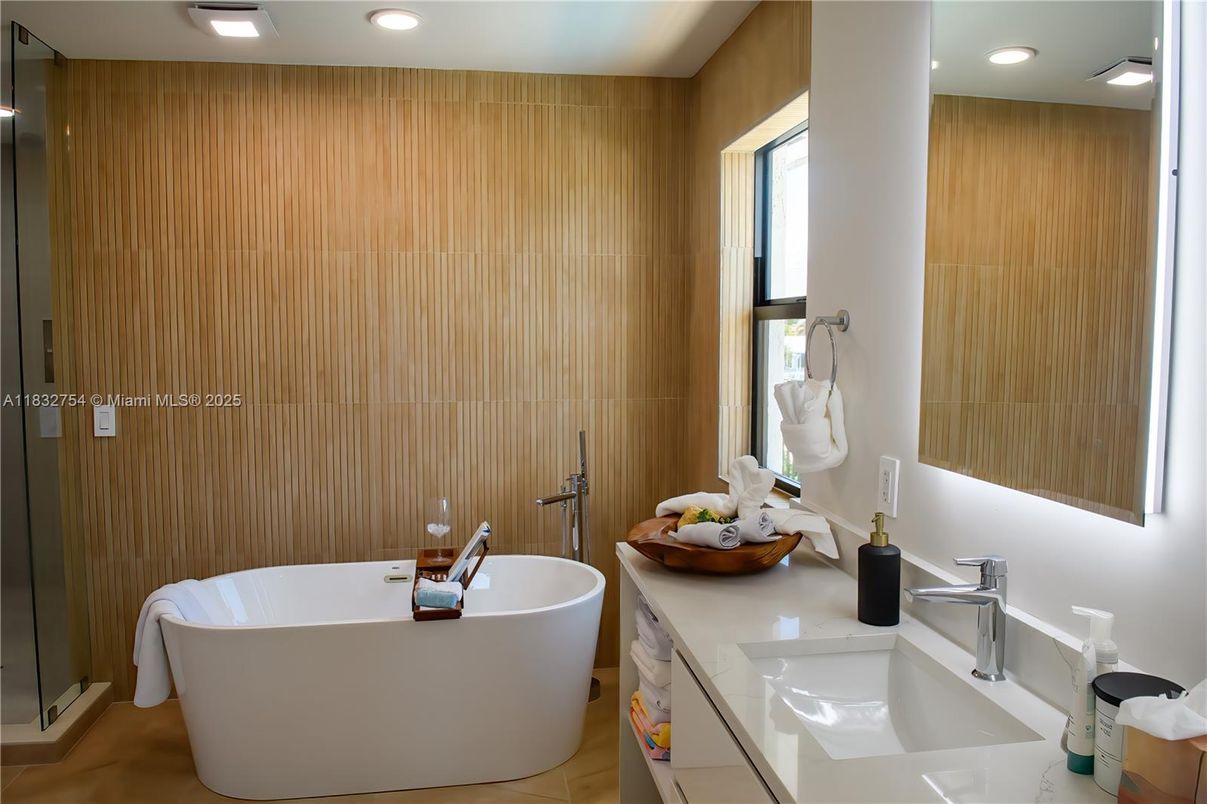 Bathroom, Dual Sink Vanities, Free Standing Baths, Interior, Recessed Lighting