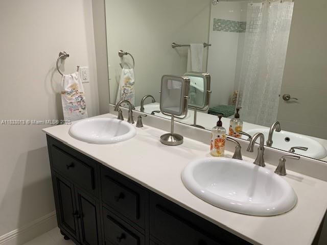 Bathroom, Dual Sink Vanities, Interior