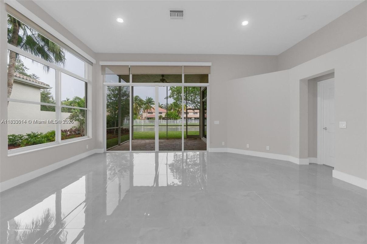 Empty room, Interior, Recessed Lighting