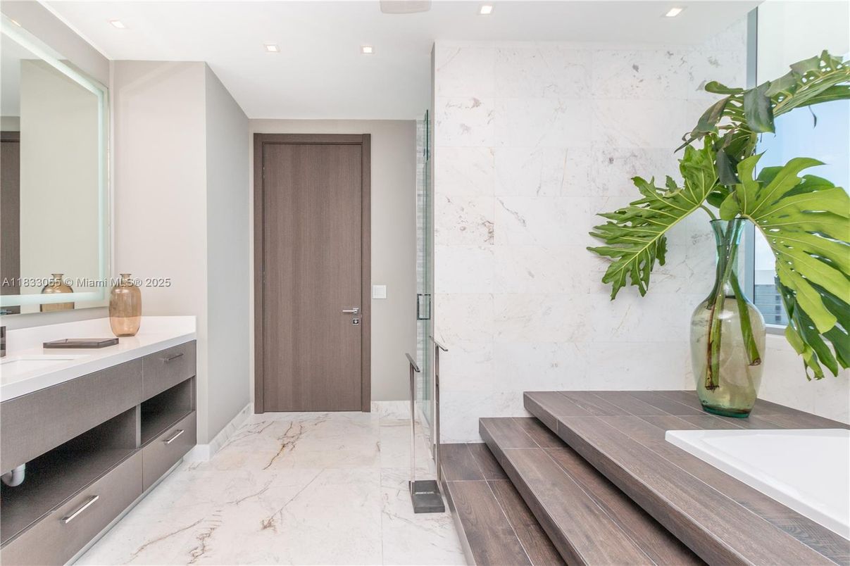 Bathroom, Interior, Marble, Marble Walls, Recessed Lighting