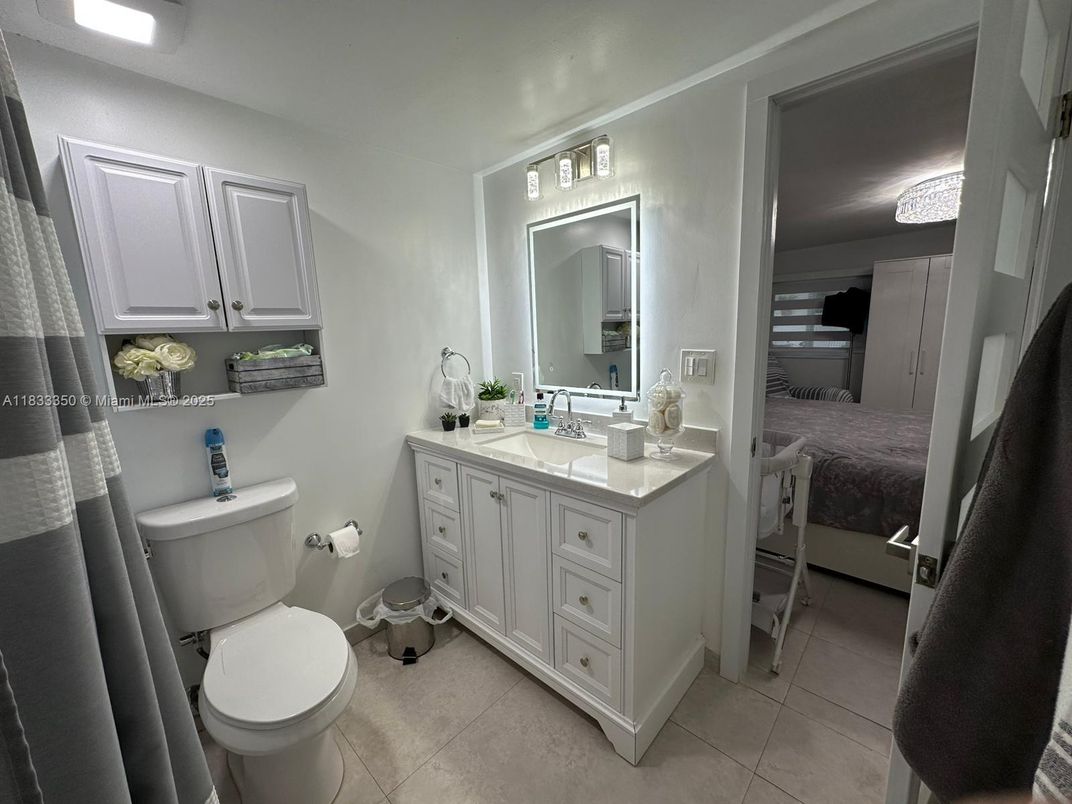 Bathroom, Bedroom, Dual Sink Vanities, Interior