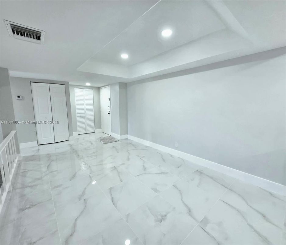 Empty room, Interior, Marble, Recessed Lighting