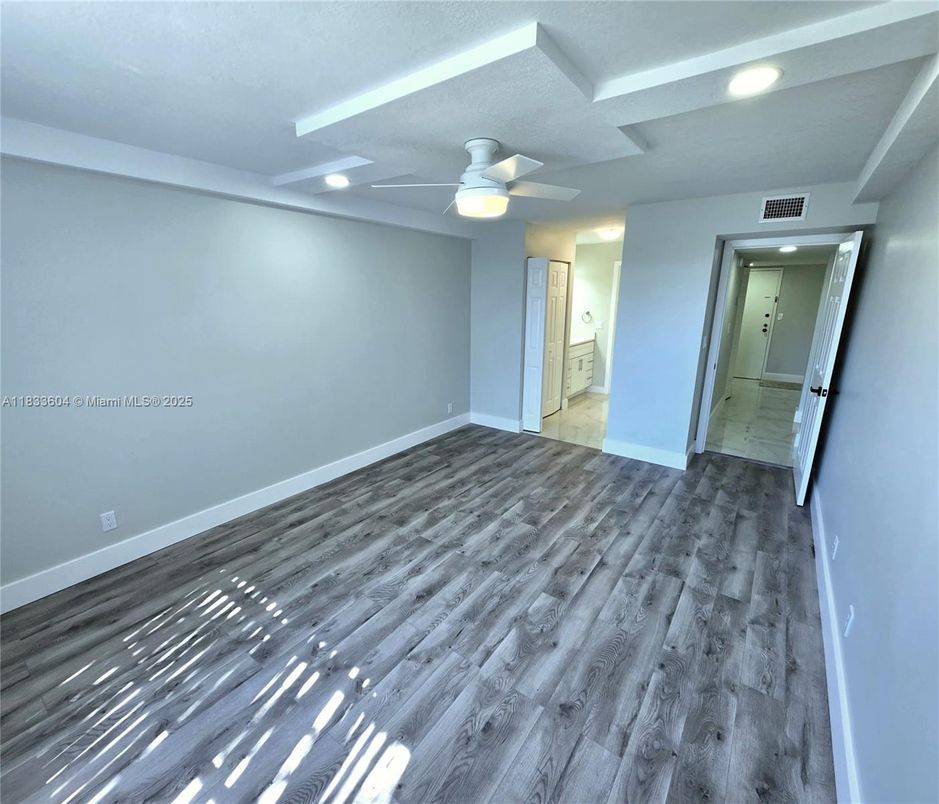 Empty room, Interior, Recessed Lighting, Wood Texture Flooring