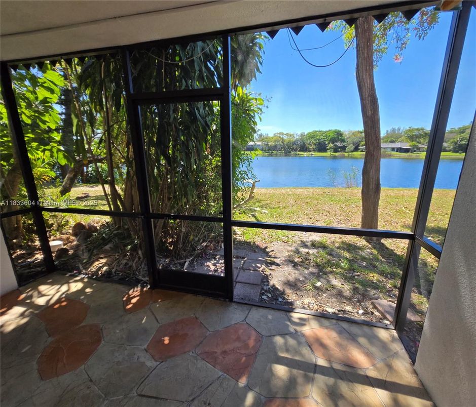 Interior, Sun Room, Water