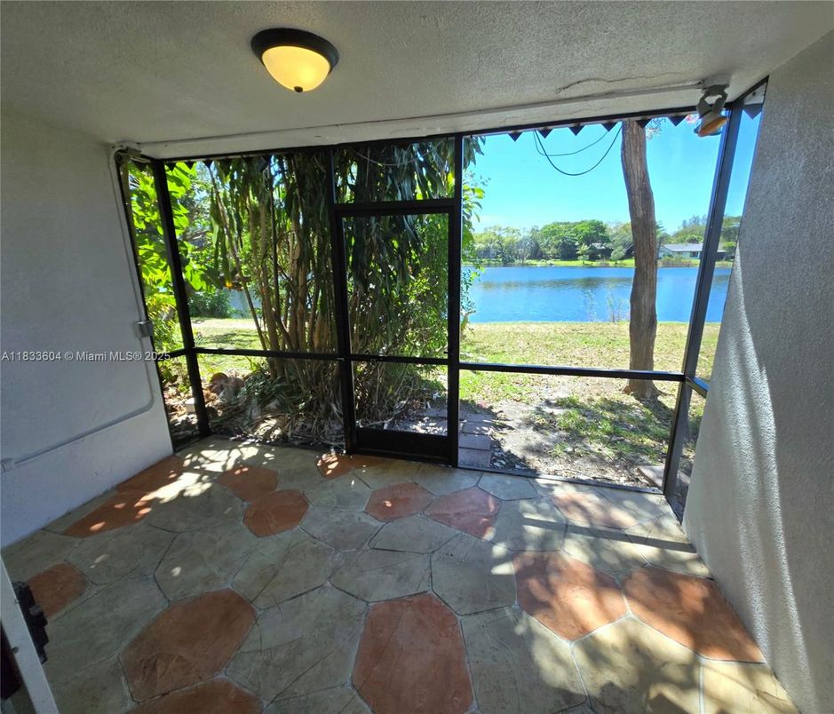 Interior, Sun Room, Water