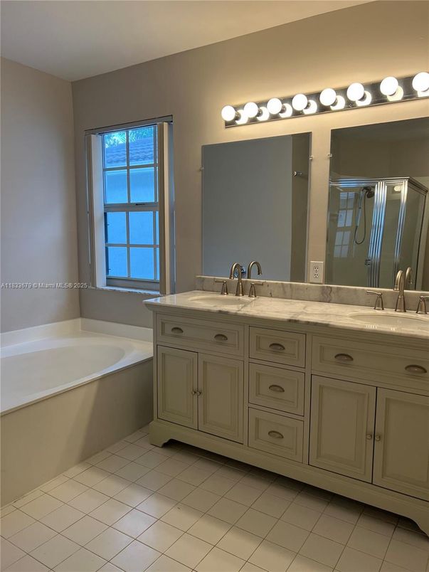Bathroom, Dual Sink Vanities, Interior