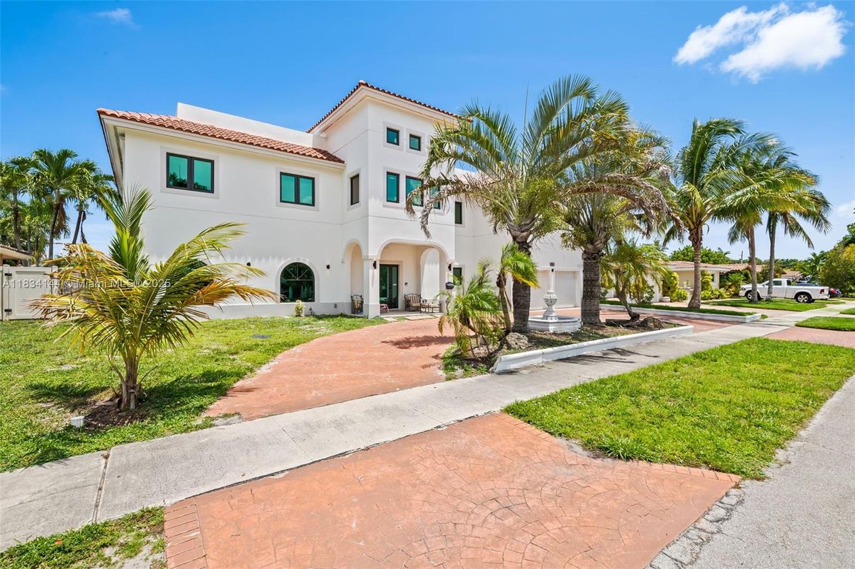 Backyard, Exterior, Facade, Mediterranean