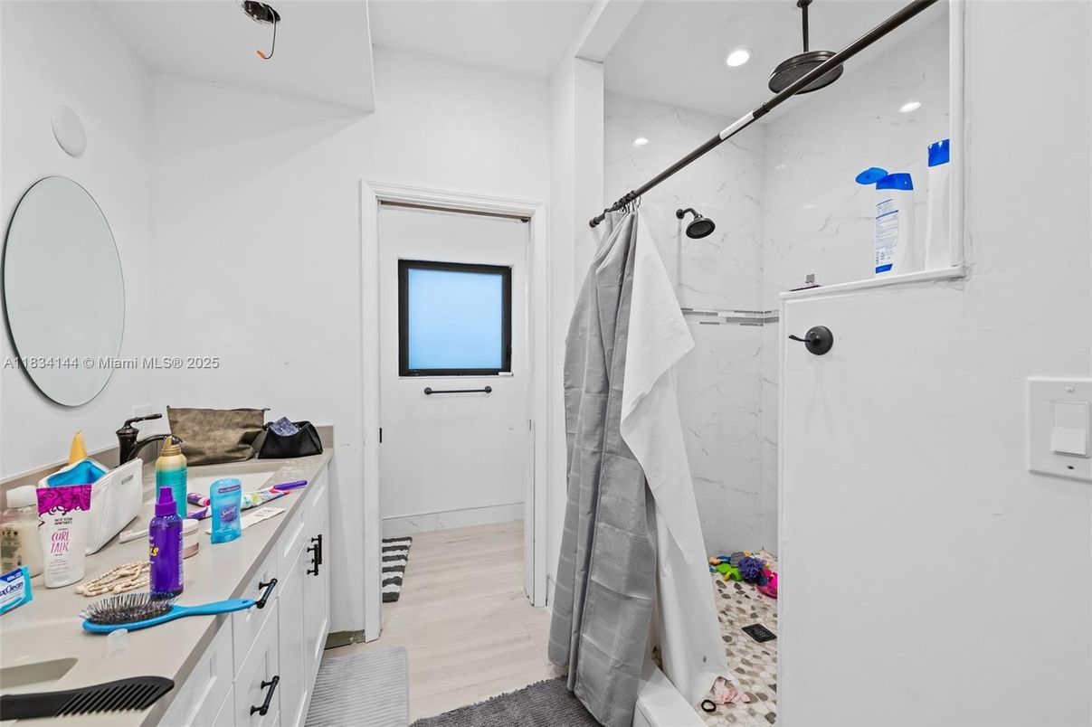 Bathroom, Interior, Marble Walls, Recessed Lighting