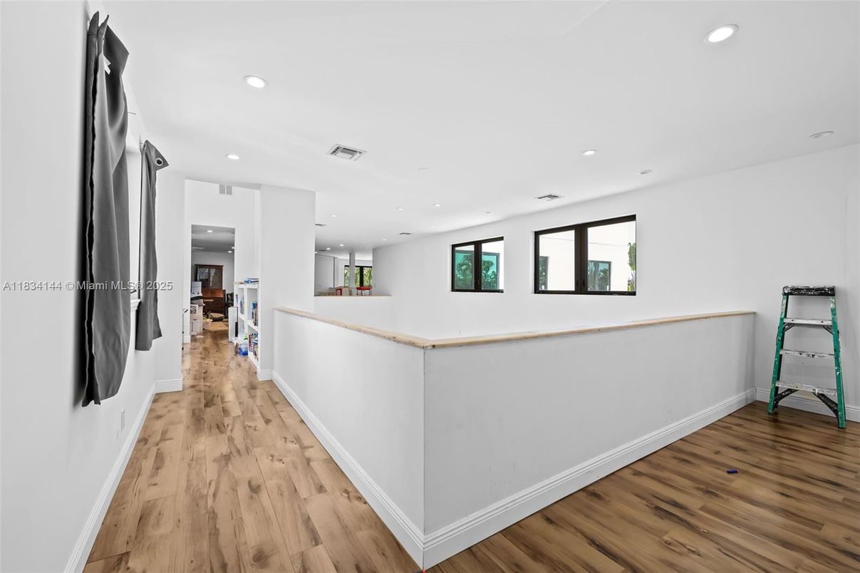 Interior, Recessed Lighting, Wood Texture Flooring