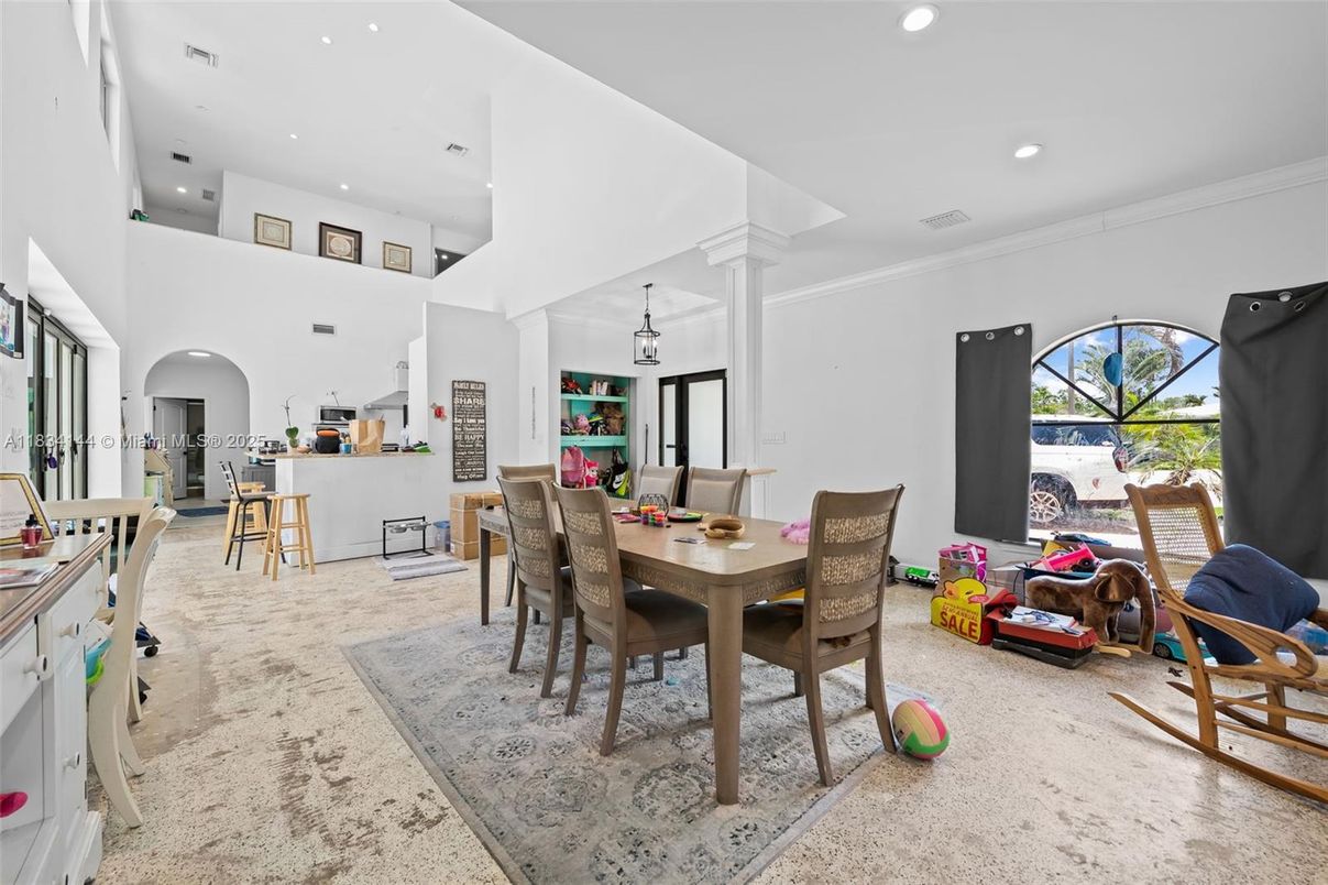 Dining room, Interior, Recessed Lighting