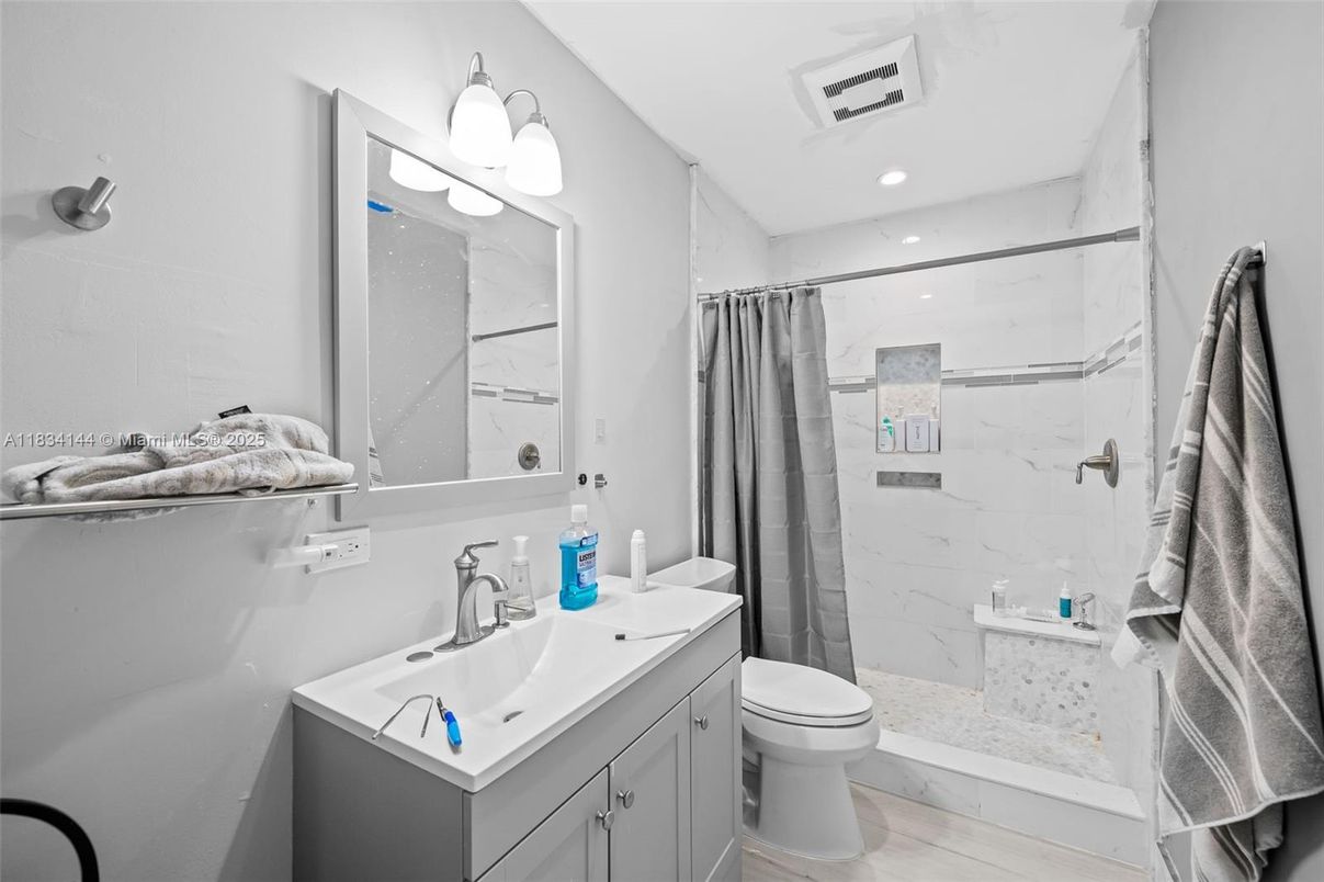 Bathroom, Interior, Marble Walls, Recessed Lighting