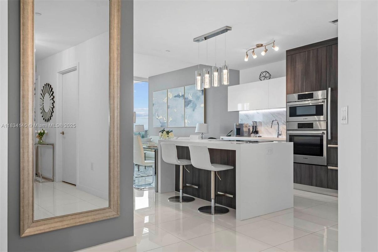 Dining room, Interior, Kitchen, Pendant Lights, Stainless Steel Appliances