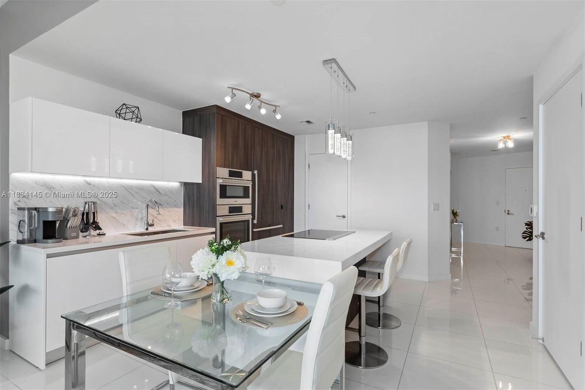 Chandelier, Dining room, Interior, Kitchen, Pendant Lights, Stainless Steel Appliances