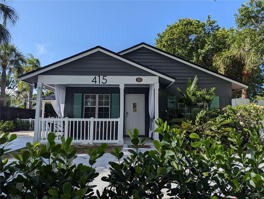 Exterior, Facade, American Craftsman