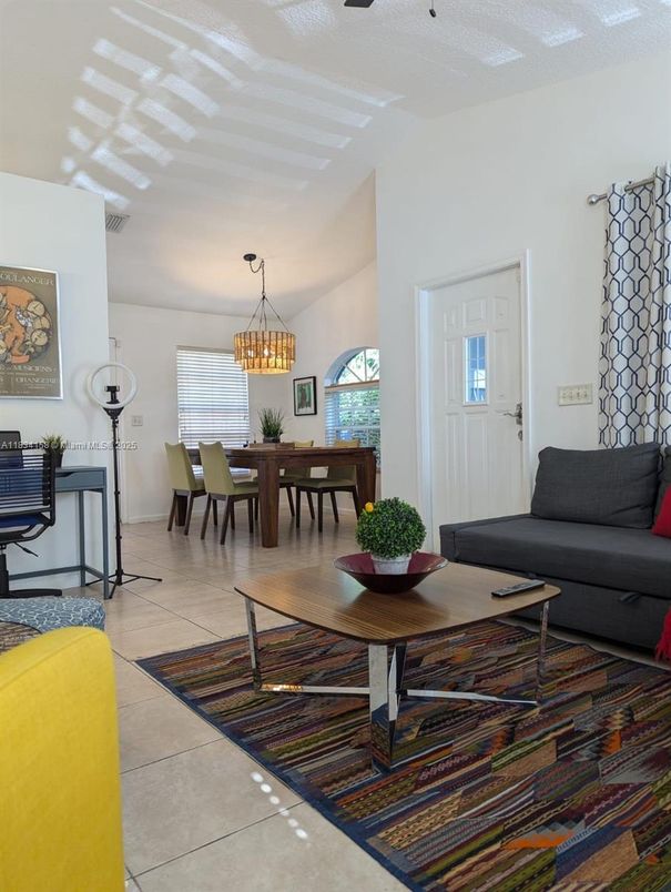 Chandelier, Dining room, Interior, Living room, Pendant Lights