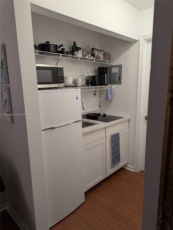 Interior, Kitchen, Wood Texture Flooring