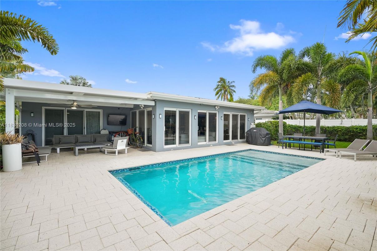 Exterior, Pool