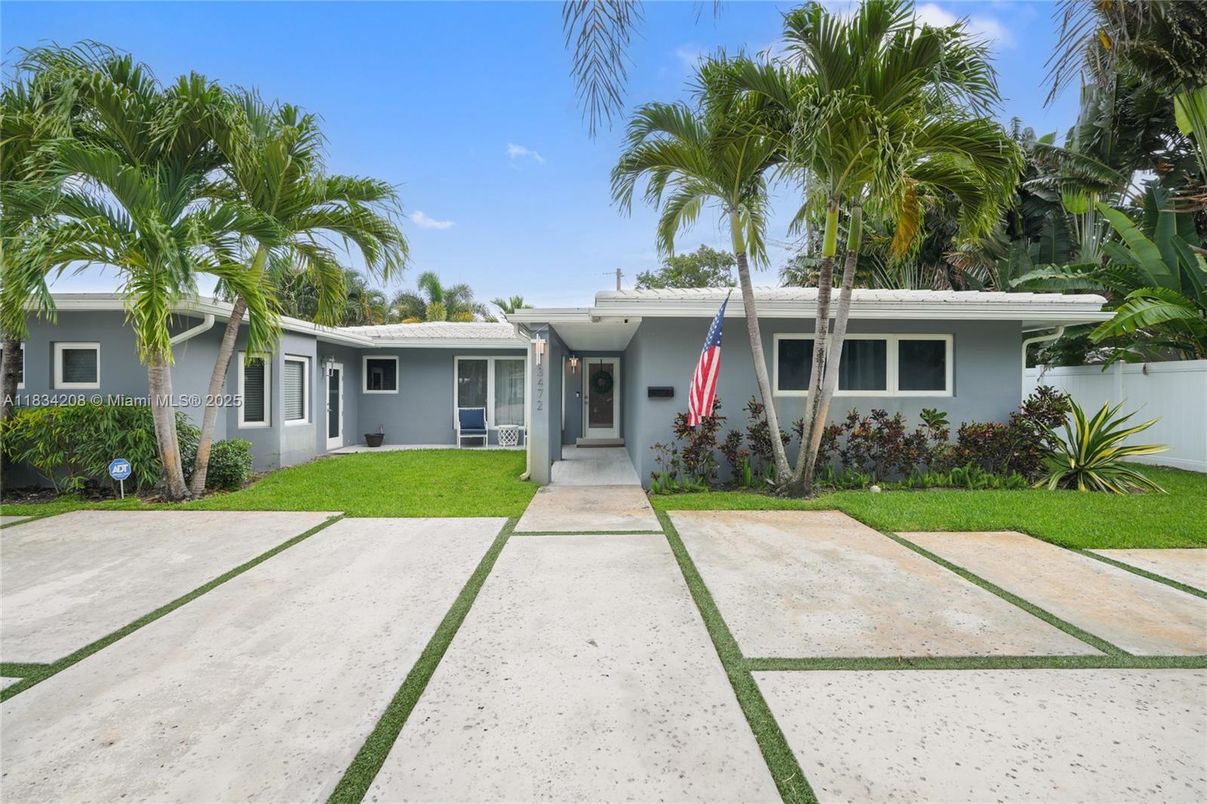 Backyard, Exterior, Facade, Ranch