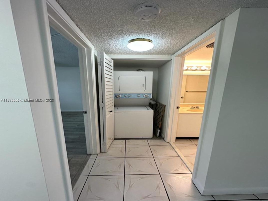 Interior, Marble, Utility Closets, Washer