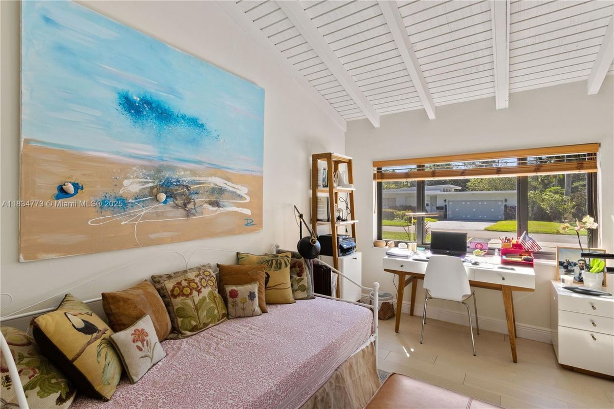 Home Office, Interior