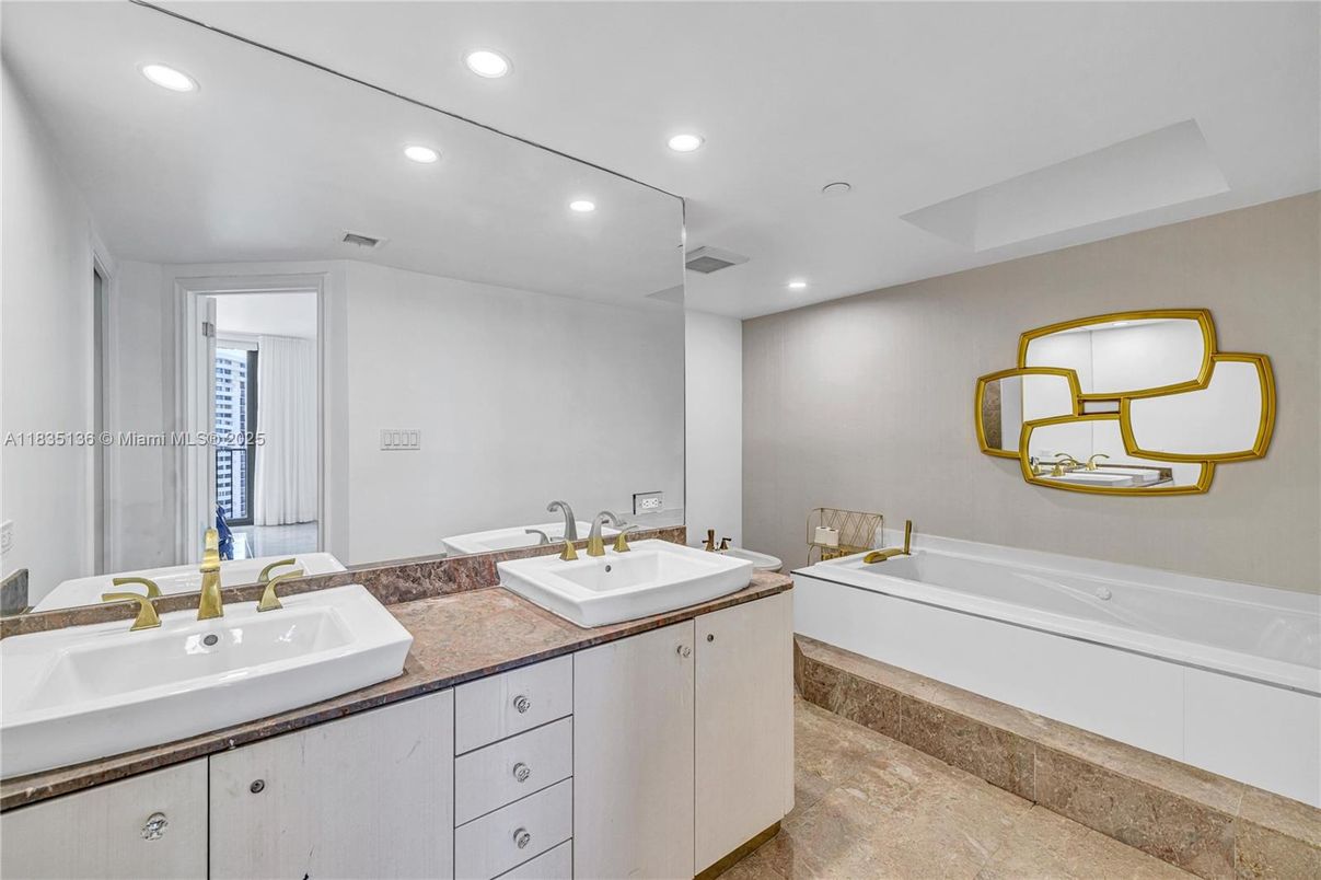 Bathroom, Dual Sink Vanities, Interior, Recessed Lighting