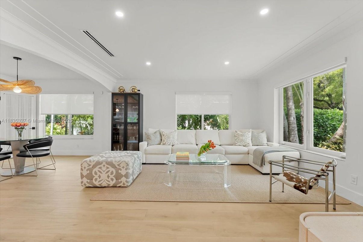 Interior, Living room, Pendant Lights, Recessed Lighting, Wood Texture Flooring