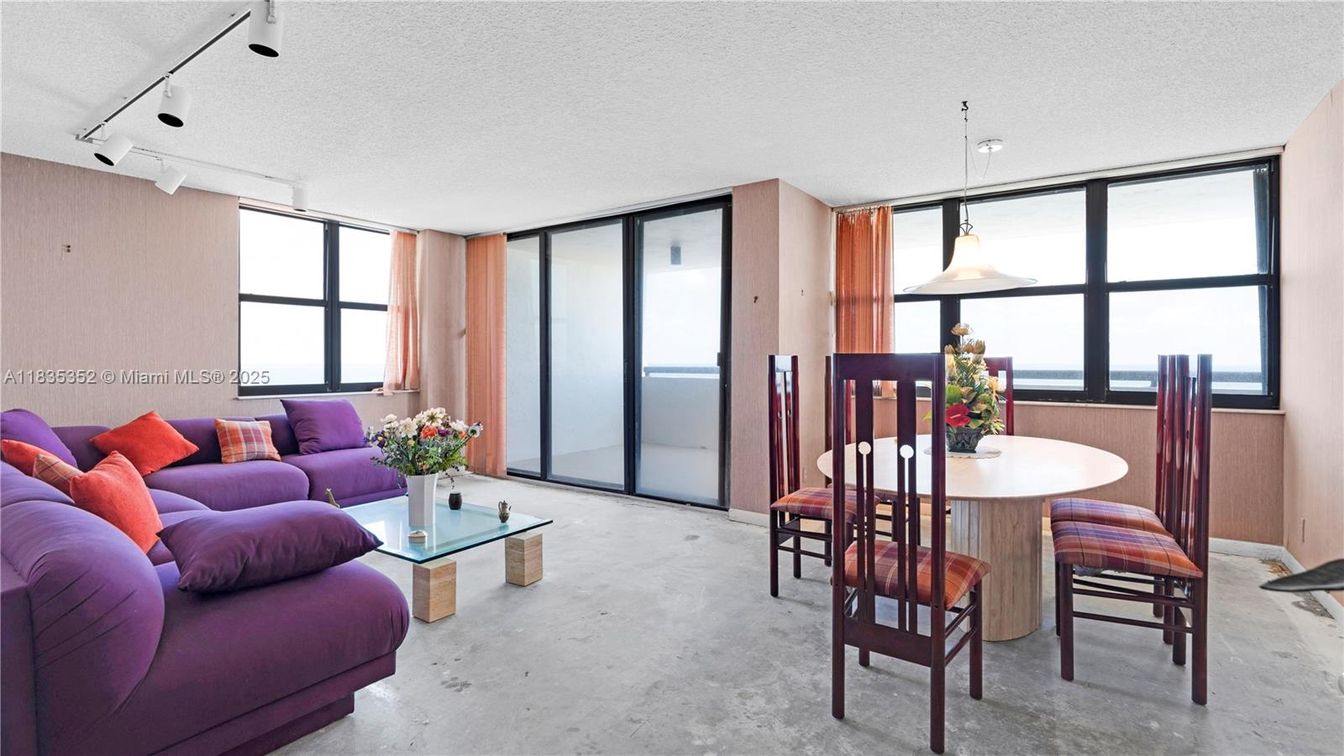 Interior, Living room, Pendant Lights