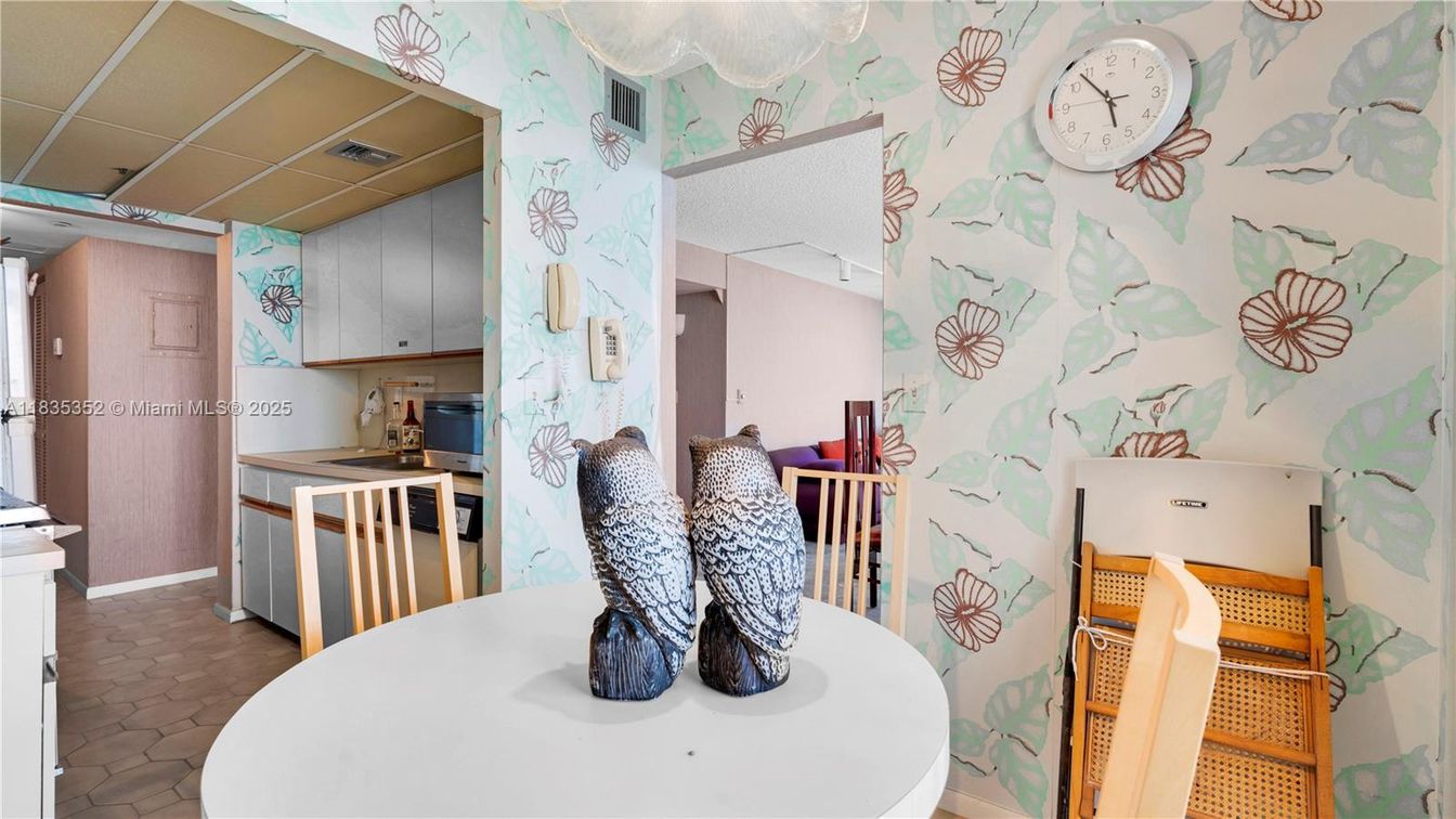 Dining room, Interior